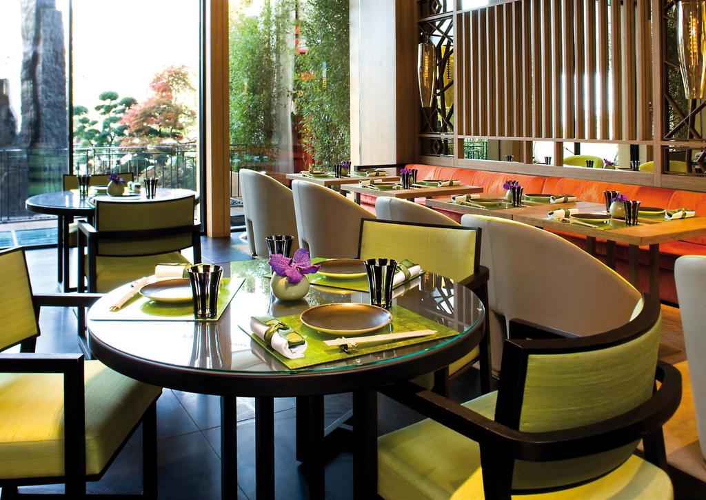 sac Yoshi Style / Ambiance: Yoshi has recently added yet another Michelin Star to Joël Robuchon s already impressive list.