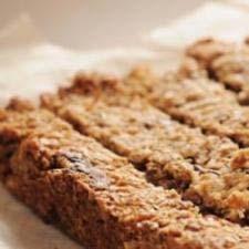 Whey, Honey And Peanut Butter Protein Bar A simple to make (and healthy) protein bar that requires only 4 ingredients: chocolate whey protein power, peanut butter, honey and oats.