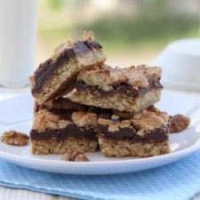 Banana Walnut Protein Bars This protein bar recipe combines your favorite vanilla protein powder with bananas, oatmeal, cinnamon and walnuts to make 9 amazingly tasty bars. 1.