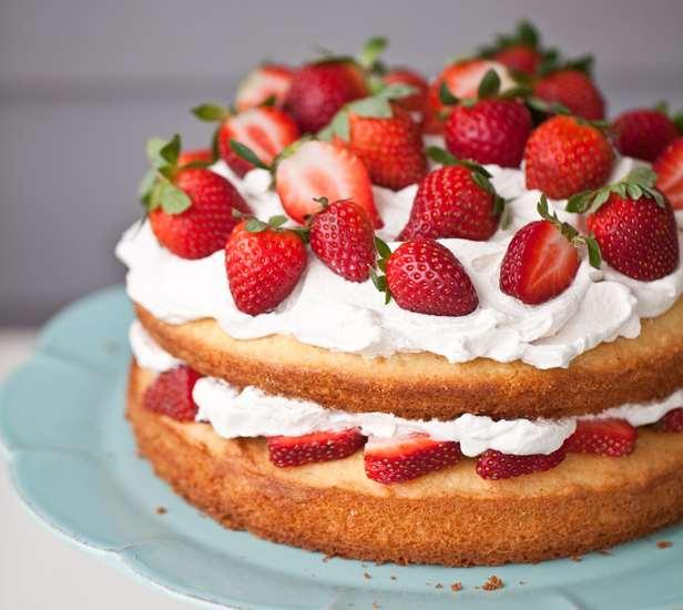 63. STRAWBERRIES AND CREAM LAYERED SPONGE Batter: 8 large eggs, separated 1 cup granulated sugar, divided 2½ teaspoons pure vanilla extract 1 tablespoon
