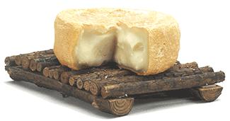 Kurpianka is an instant palate pleaser with its smoky edible rind and a pleasant, springy texture that melts in your mouth. The smokiness is mild with a touch of garlic to complement the tasty cheese.