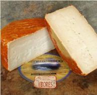 Here we have a young pasteurized goat s milk cabra cheese refreshing, white and tangy. The rind bears the markings of Spanish baskets traditionally used for draining curds.