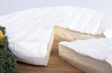 3 lb Borgonzola is an intriguing blend of cheese styles; it is soft and creamy with a bloomy rind, meaning that it ripens from the outside in like a Brie.