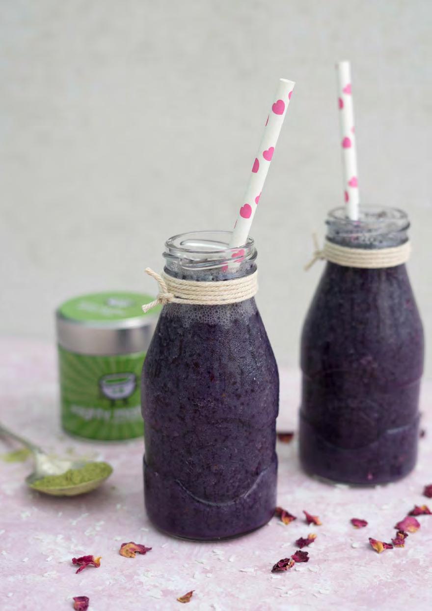 Blueberry & Coconut Matcha Smoothie Serves 2 Vegan 1 cup coconut milk 1 cup frozen blueberries ½ cup chopped spinach ½ banana 1 tbsp.