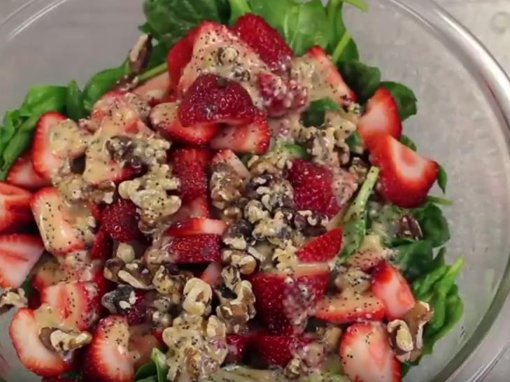Lower-Sodium Recipes Spinach and Strawberry Salad with Poppy Seed Dressing serves 10 Greens and fruit are a great mix. Feel free to swap ingredients for in-season fruits and greens.