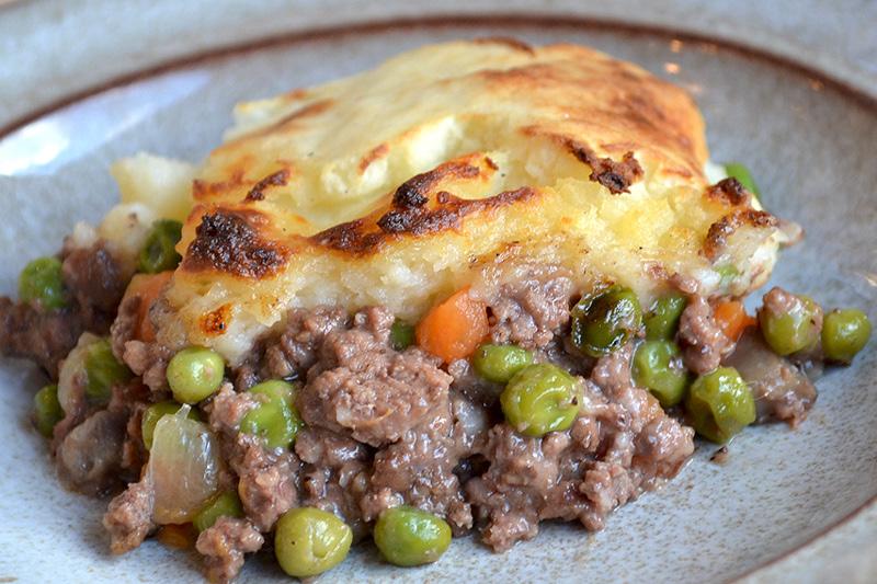 Shepherd s Pie Time 15 Min Serves 6 1 can (28 oz) Keystone Beef or Ground Beef 1 yellow onion, diced 1 can (10 oz) cream of mushroom soup 1 cup frozen peas and carrots 1 Tbsp.