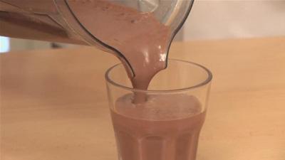Chocolate Milk Shake Smoothie Serves: 1 2 tsp good quality Cocoa Powder, unsweetened 1 tsp Honey 30g Vanilla Whey 200ml Almond Milk