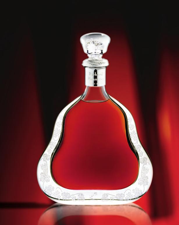 HENNESSY RICHARD Hennessy Richard, blended in homage to the founder, is appreciated by knowledgeable connoisseurs who set great store by extremely elegant cognacs.
