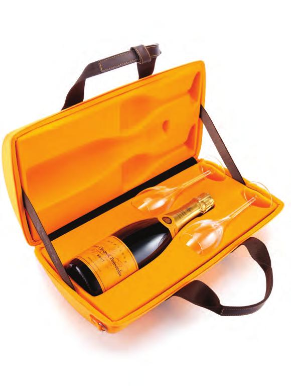 VEUVE CLICQUOT TRAVELLER WITH TWO GLASSES The perfect accessory for stylish travelers, this shopping bag is specifically designed to allow you to carry a bottle of Veuve Clicquot Yellow Label
