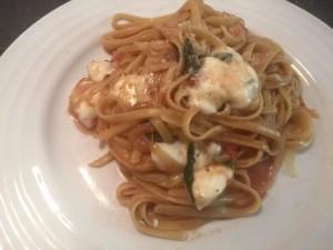 One Pot Caprese Pasta Serves: 4 Ingredients: 250g dried linguine pasta 400g can of chopped whole peeled tomatoes 3 1/4 cup chicken or vegetable stock 1 small onion, thinly sliced 4 cloves garlic,