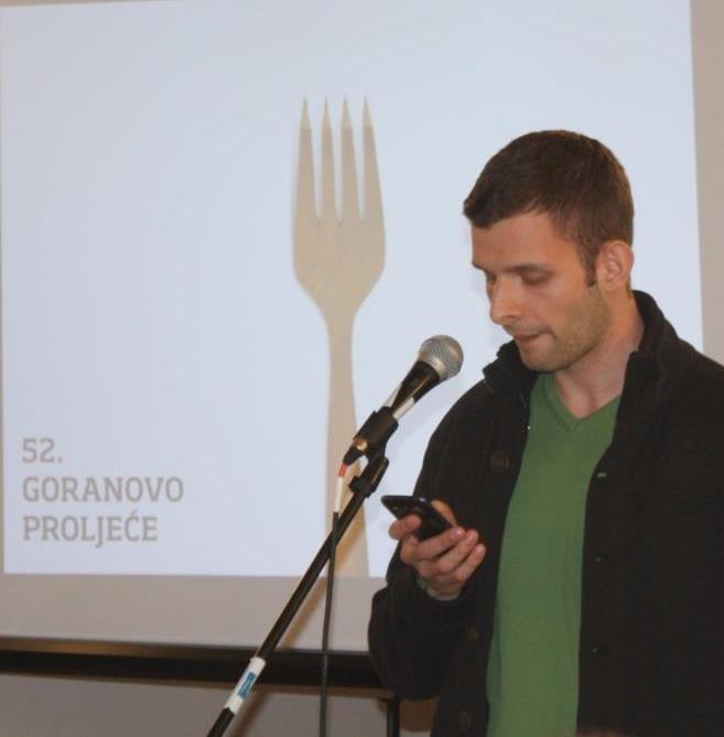 Nagrada za najuspješnijeg mladog pjesnika (do 30 godina) objavljivanje je zbirke pjesama što je ove godine dodijeljeno Goranu Čolakhodžiću za zbirku Na kraju taj vrt.