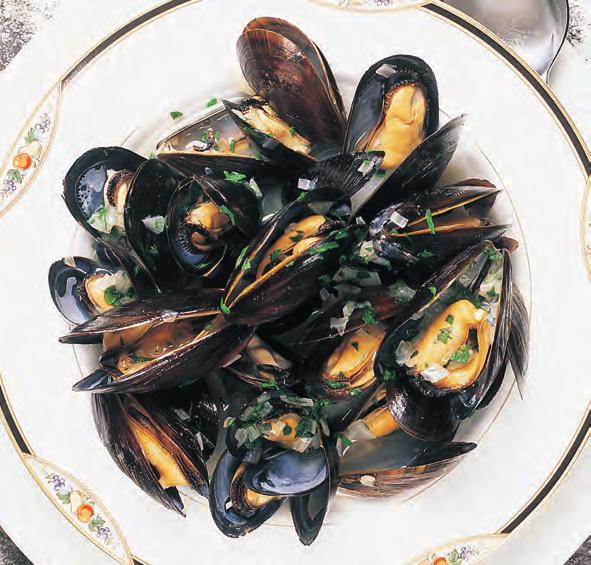 52 CHAPTER 5 COOKING FISH AND SHELLFISH Moules Marinière (Steamed Mussels) PORTIONS: 0 PORTION SIZE: APPROX. 2 OZ (360 G) 7 lb 3.