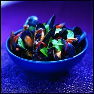 This recipe is taken from the cook book, FRESH CHINESE; written by nutritionist Wynnie Chan, Mussels with Basil and Black Bean Sauce An oriental version of moules marinière, this fragrant and spicy