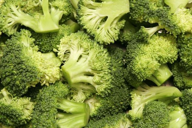 Toss broccoli in olive oil and put in baking dish.