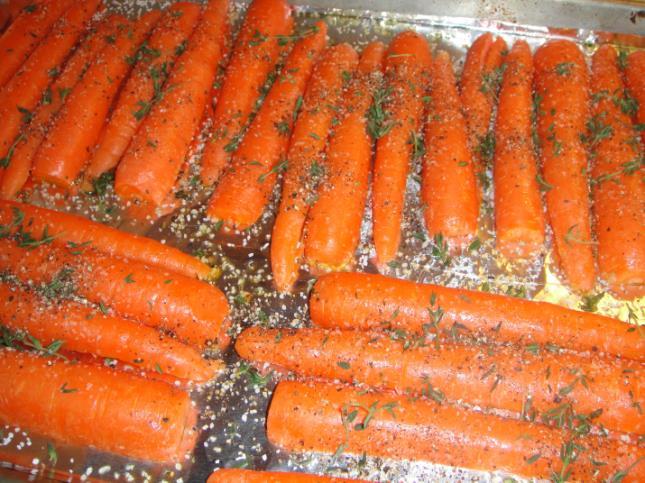 Roasted Carrots 12 Carrots 1 handful fresh thyme ¼ cup olive oil