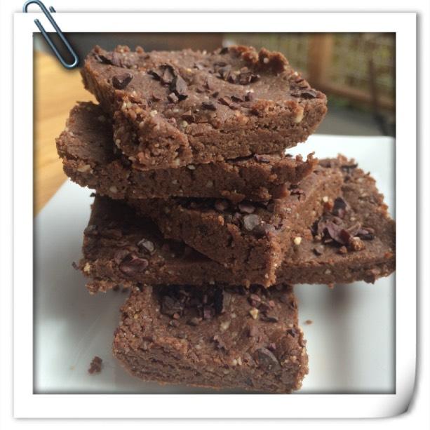 chocolate cherry protein bars Yield: 3 servings You will need: measuring cups and spoons, bowl, spoon, parchment paper, square baking dish 1/2 cup almond butter 2/3 cup chocolate protein powder 1 tsp