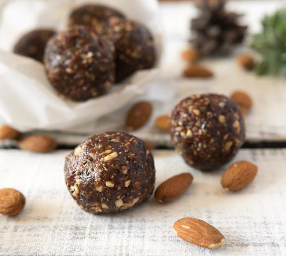 Salted Caramel Cacao Bites Serves: 28 Prep Time: 5 hrs 20 mins (includes refrigeration time) These gluten free bites are a sweet dessert option with a salty twist and a high fibre content.