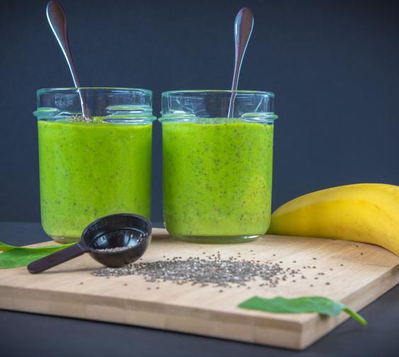 Spinach, Banana & Chia Smoothie Serves: 1 Prep Time: 5 mins This delicious smoothie is easy to prepare and is rich in healthy fats, fibre and potassium.