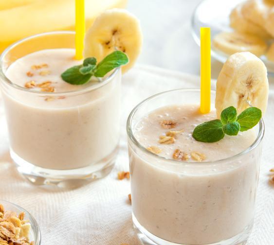 Banana & Oat Smoothie Serves: 2 Prep Time: 5 mins This satisfying and nutrient rich smoothie is delicious and easy to prepare.