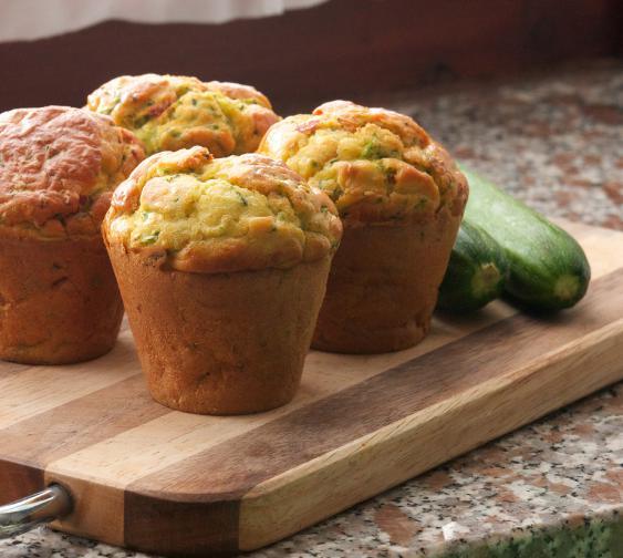 Chicken & Zucchini Slice Muffins Serves: 6 Prep Time: 40 mins These muffins are a great way to get in some extra veggies serves and healthy protein throughout the day.