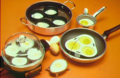 Raw egg cooked in hot water or