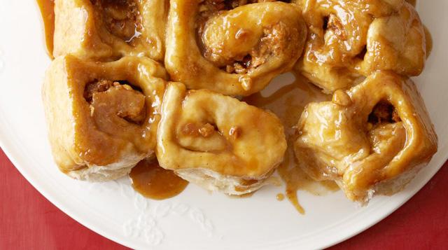 Creamy Caramel Crunch Rolls 1 cup packed brown sugar ½ cup butter, cut up ¼ cup whipping cream ½ teaspoon salt 1 tablespoon vanilla ½ cup packed brown sugar 1 teaspoon ground cinnamon ½ cup chopped