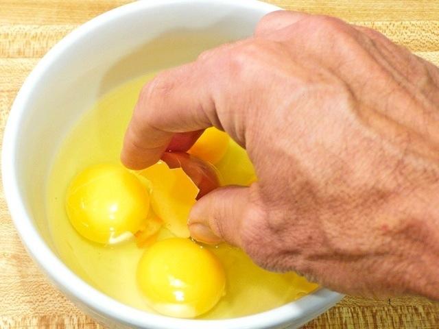 the egg white and yolk into the bowl.