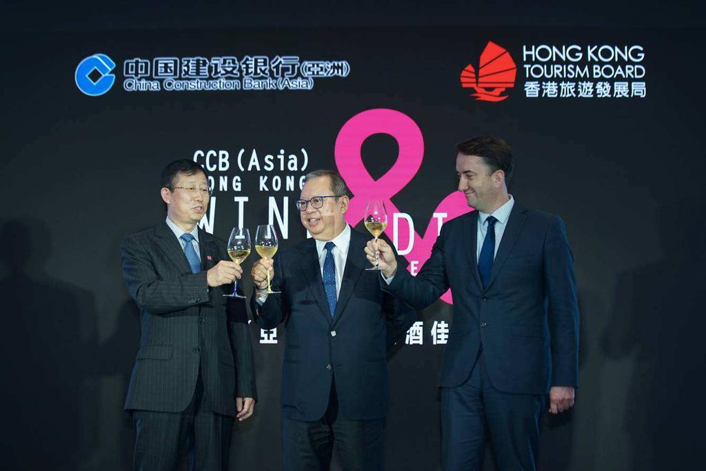 Photo caption 1 HKTB Chairman Dr Peter Lam (centre), Vice Chairman & Chief Executive Officer of title sponsor China