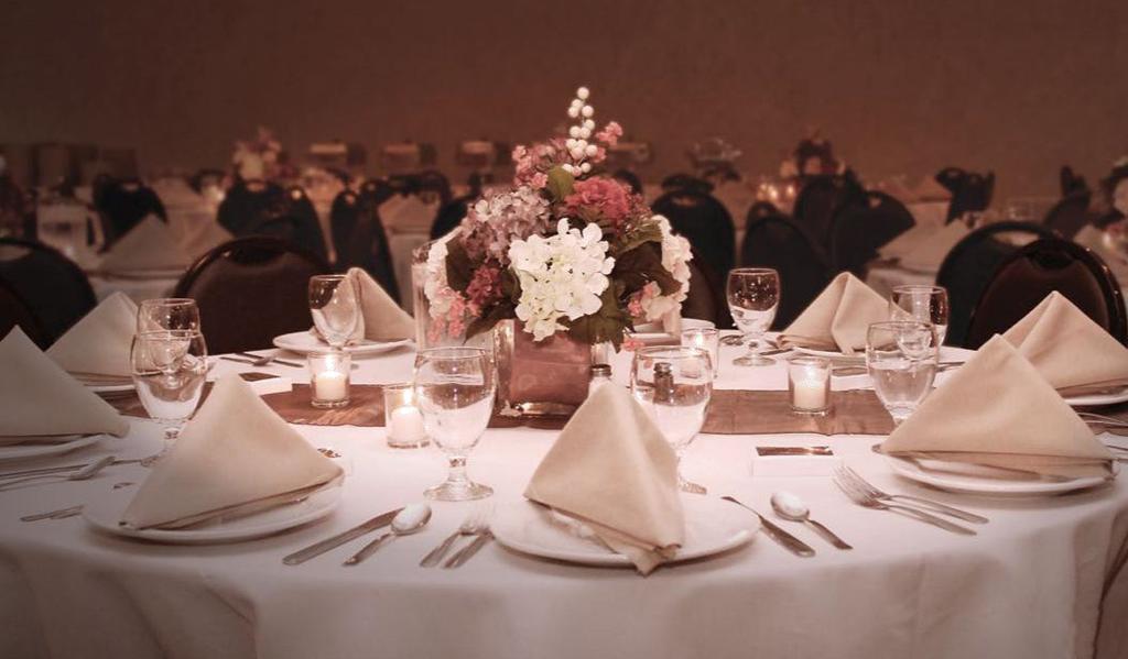 Facility Banquet Features Accommodations for up to 250 people (head table included) Round guest tables & chairs China plates and silverware Linen tablecloths (white or black * ) and linen napkins