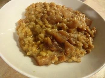Apple Pie Oatmeal HEALTH BENEFITS I love apple pie and I love oatmeal, so why not put the two together?