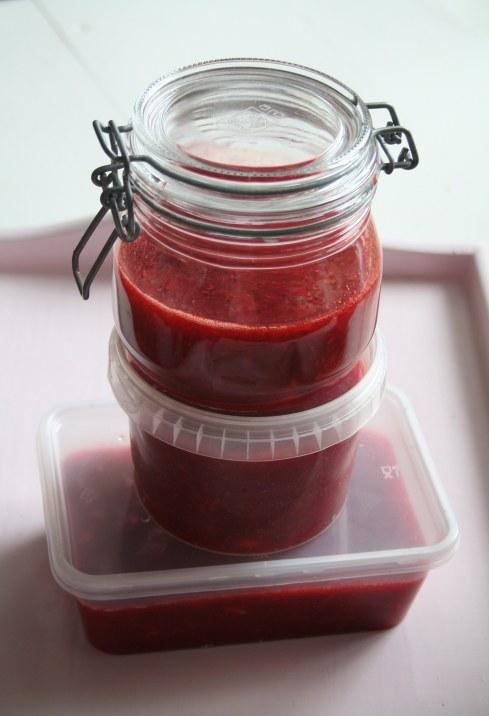 Raw Strawberry Jam 1 lb strawberries 3 pitted dates 1 tbsp