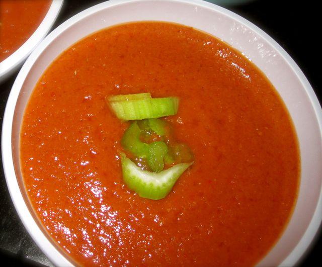 Raw Tomato Basil Soup 4 large tomatoes, chopped ¼ onion, chopped ¼ cup cold-pressed, extra virgin olive oil 1 tbsp dried oregano 1