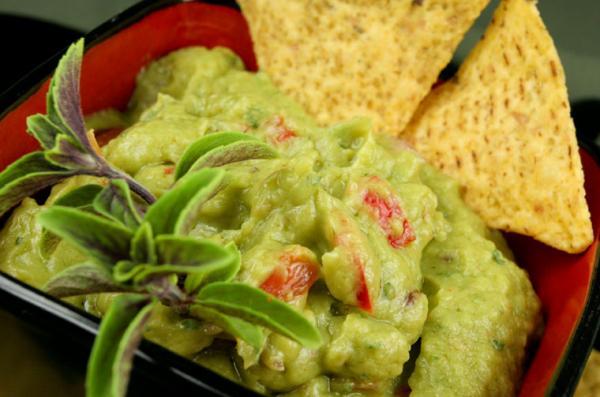 Raw Guacamole Dip 3 ripe avocados 1 large tomato ¼ white onion ¾ cup of fresh cilantro Chop finely and mix