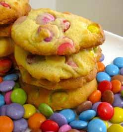Chewy Golden Syrup Cookies 100g/4oz butter 100g/4oz light brown sugar 1 tablespoon golden syrup 150g/6oz self-raising flour 85g/3oz Smarties or any other chopped up favourite chocolate bar! 1. Preheat the oven to 180 C/360 F/gas mark 4.