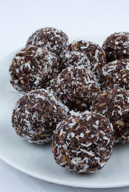 Lactation Cookie Balls MAKES 20 BALLS CALORIES PER BALL: 54 1/2 cup of whole rolled oats 1/4 cup almonds, cashews or walnuts 3 tbsp LSA (linseed, sunflower & almond meal) 1/2 tsp cinnamon 2 tbsp