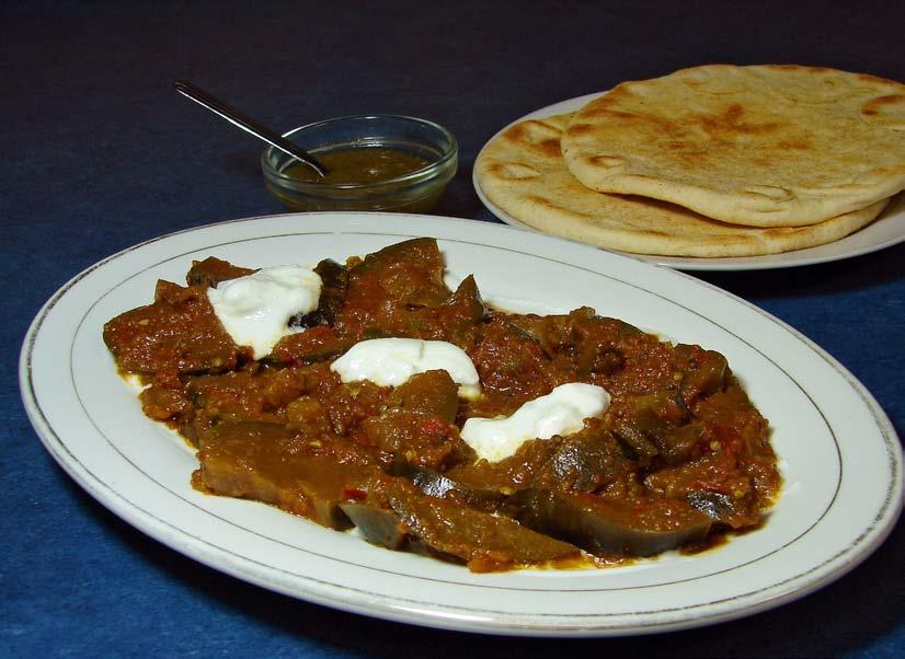 sauce, on roti Vegetarian Platter........ 12 Lubia Nahkhood.