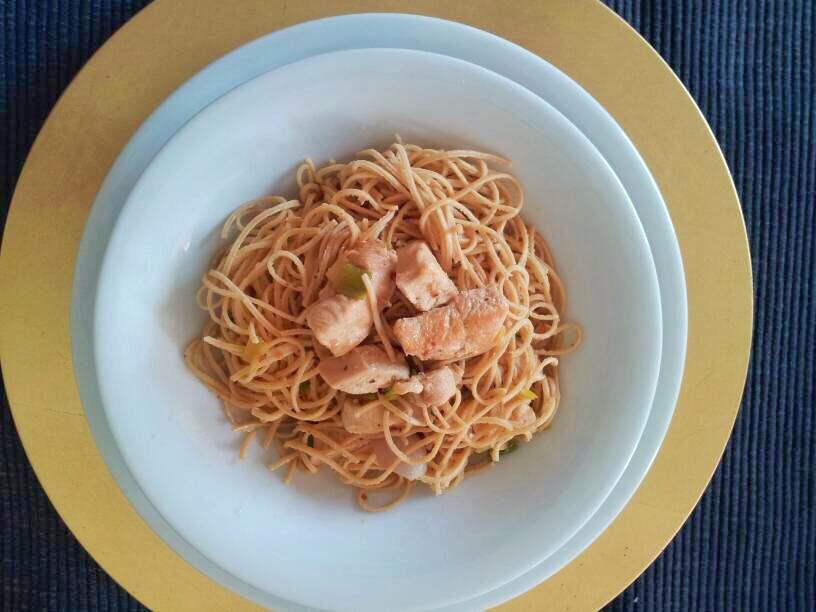 SOYBEAN NOODLE STIRFRY Zeroodle Soybean Spaghetti 1 Chicken breast 1 Red pepper 1 Large onion 1 Celery stick 1/2 cup of soy sauce 1 tbsp of grated ginger Salt to taste Cook pasta as indicated in the