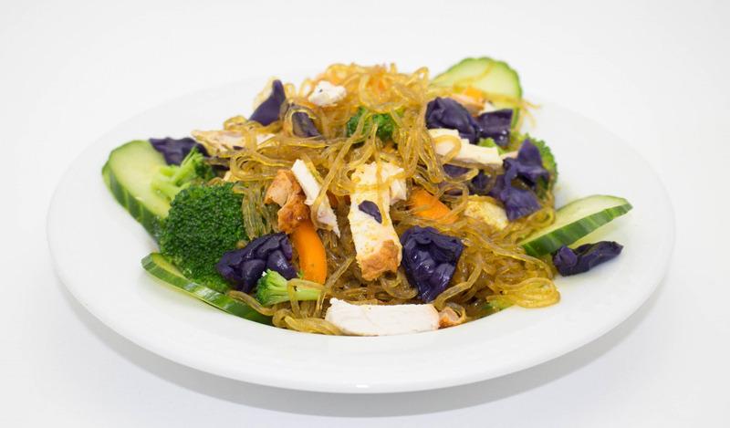 CURRIED KELP NOODLES WITH CHICKEN 1 cup Zeroodle Kelp noodles 1 tsp curry sauce or powder 1/4 tsp sea salt 1 cup steamed purple cabbage chopped 1 cup steamed broccoli florets 1/2 cup sliced cucumber
