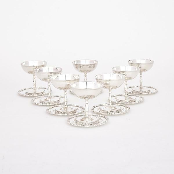 404 grams 13 SET OF EIGHT MEXICAN SILVER CHAMPAGNE OR SHERBET
