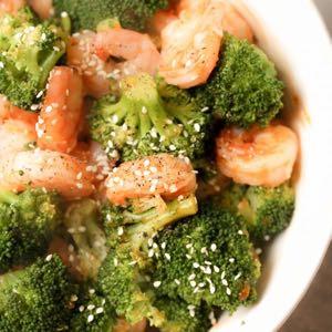 DAY 5 STANDARD FAMILY SWEET AND SOUR SHRIMP AND BROCCOLI M A I N D I S H Serves: 8 Prep Time: 15 Minutes Cook Time: 15 Minutes 4 heads of broccoli (steamed) 4 pounds peeled and deveined shrimp