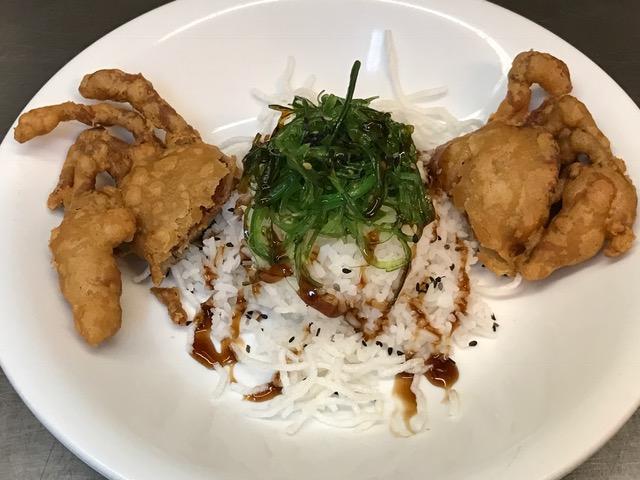 Silver Pond Fusion Specials 創意美食 SHRIMP TOASTS 7.00 BBQ PORK STEAMED BUNS (3) 5.50 SOFT SHELL CRAB RICE BOWL 10.50 with Seaweed Salad NEW YORK STEAK BLACK PEPPER 18.