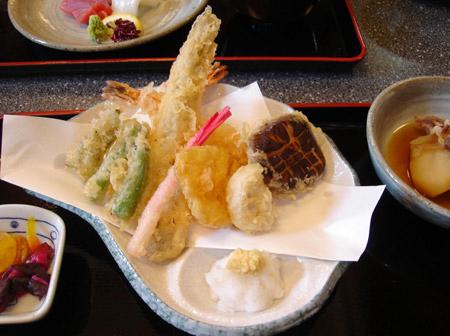 Here are a few of the most famous dishes in Japan: Tenpura Tenpura originally came to Japan from Portugal during the sixteenth century. The Japanese have since adapted it to suit their taste buds.