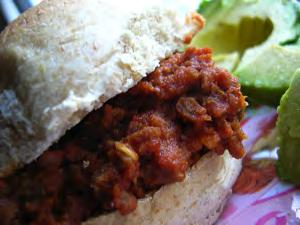Sloppy Joes Serves: 4 Serving Size: 1 cup and 1 bun 1 pound lean ground beef or ground turkey 1 small onion*, chopped (~1/4 cup) 1 cup tomato sauce 1 tablespoon brown sugar 1 tablespoon vinegar 1