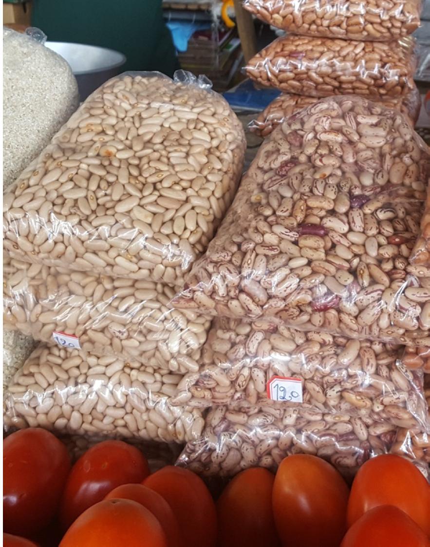 p. 20 Light red and light speckled kidney beans in Maputo Central Market Customs figures show that Mozambique imports some beans commercially from South Africa and Portugal, and sometimes for food