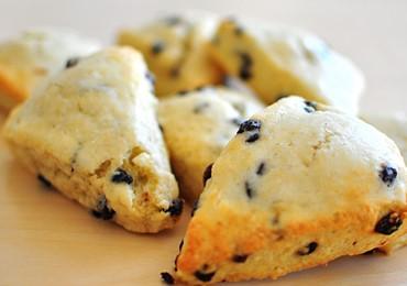 Scones 2 1/2 cups flour 2 tsp baking powder 1/4 cup Crisco butter flavor 1/2 cup Silk Milk In a mixing bowl mix all ingredients in order Add to the mixture one of these flavors: Raisin, currant,