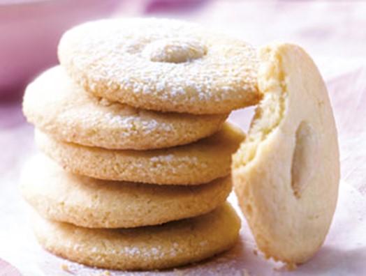 Almond Cookie 1 1/2 cups flour 3/4 cup margarine 1/2 cup confection sugar 1 cup chopped almonds 1 tsp vanilla Whole roasted almonds for the top In a mixing bowel mix margarine and sugar until it is
