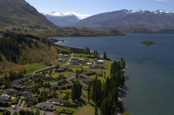 Wanaka has central accessibility to many other key destinations: Next door to world-renowned Rippon