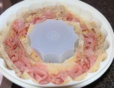 Arrange the bread around the base of the Tupperware Jel-Ring overlapping the edge slightly till covering the whole base, length from outside to center of