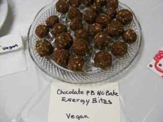 Chocolate Peanut Butter No-bake Energy Bites (Naturally Sweetened) 1 cup (dry) oatmeal (I used old-fashioned oats, although use glutenfree oats if making this GF) 2/3 cup toasted unsweetened coconut