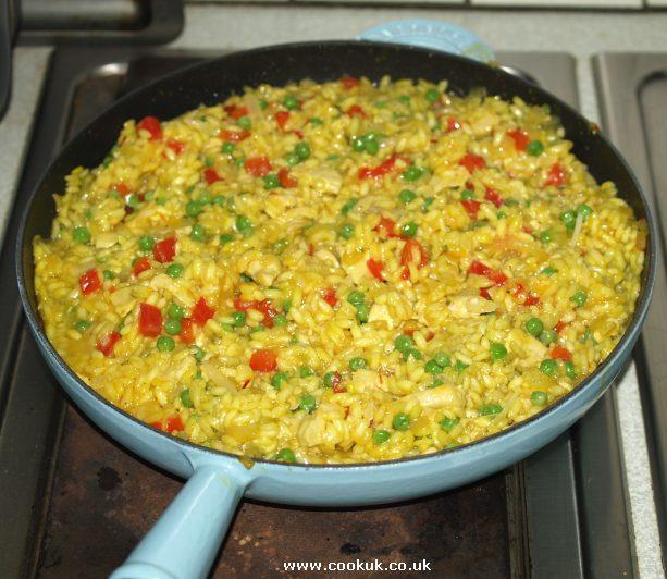 Risotto 75g (3oz) Rice 1 Onion 200g (8oz) minced beef/chicken/ pork or quorn 200ml beef stock use other flavours as appropriate ¼tsp herbs Salt & Pepper 100g (4oz) Mushrooms 2-4 Tomatoes Parsley Cook